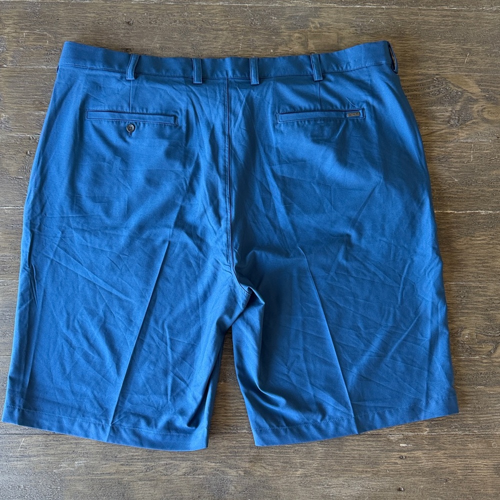 Greg Norman Men's ML75 Microlux 10" Golf Shorts - Picture 2 of 7